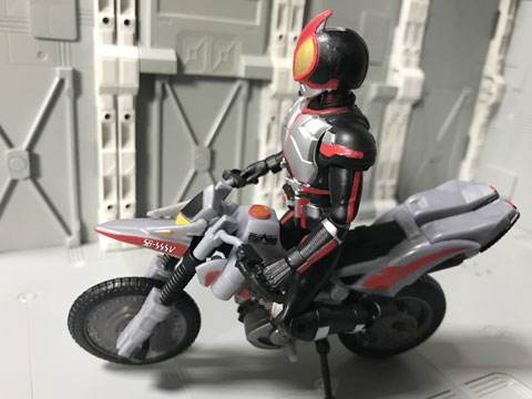 SHODO-X仮面ライダー2　オートバジン　ビークルモード　に乗るファイズ２